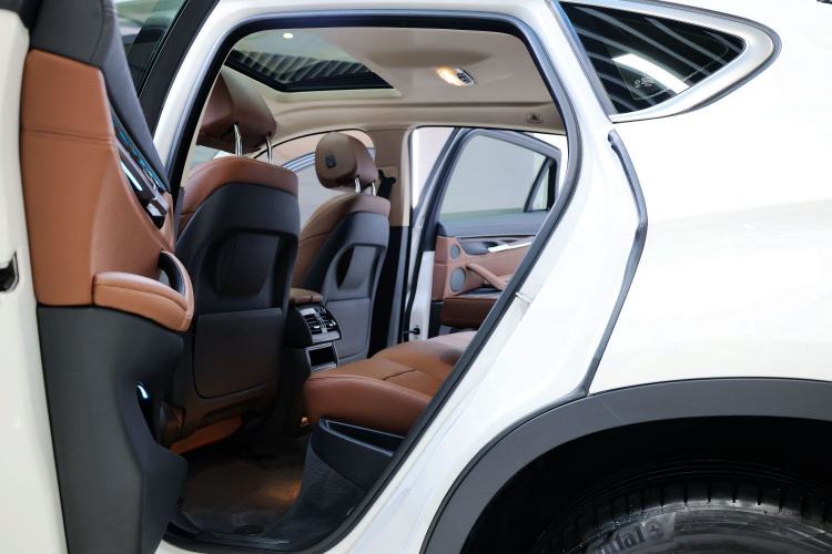 Used BMW X6 2017 xDrive35i Luxury Edition Interior 8