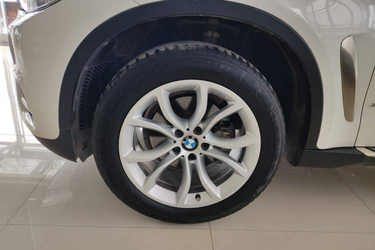 Used BMW X6 2017 xDrive28i Left Front Wheel Hub