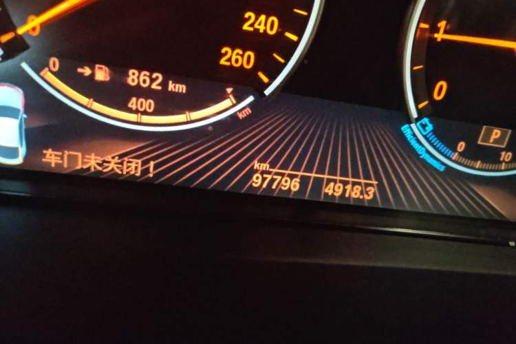 Used BMW X6 2017 xDrive28i Odometer Close Up