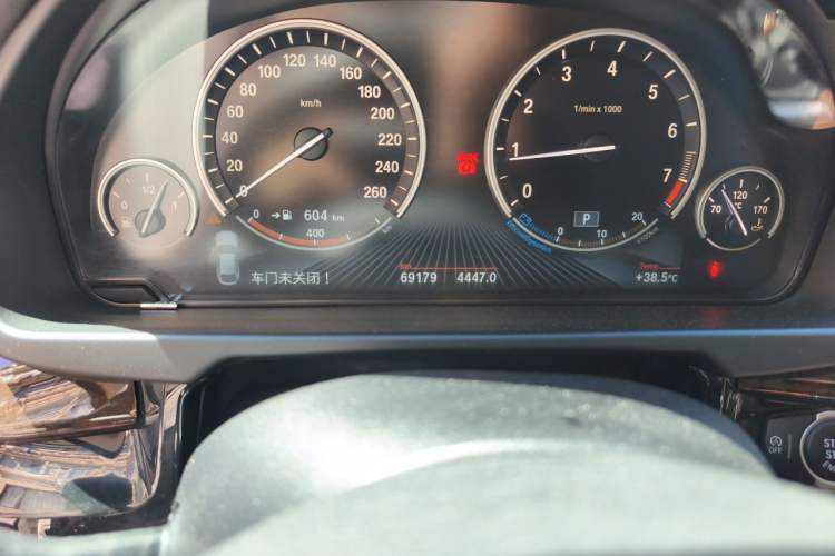 Used BMW X6 2017 xDrive28i Odometer Close Up