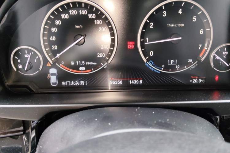 Used BMW X6 2017 xDrive28i Odometer Close Up