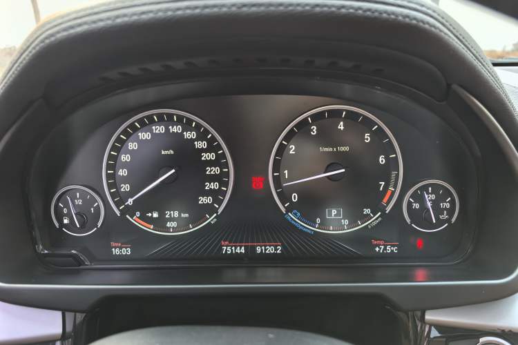 Used BMW X6 2017 xDrive35i Leading Model Odometer Close Up