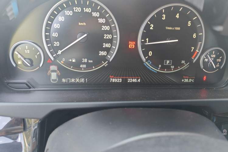Used BMW X6 2017 xDrive28i Odometer Close Up