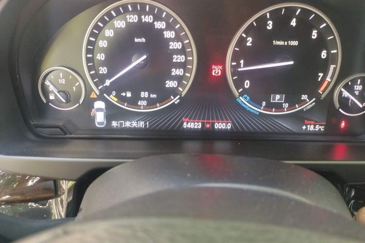 Used BMW X6 2017 xDrive28i Odometer Close Up