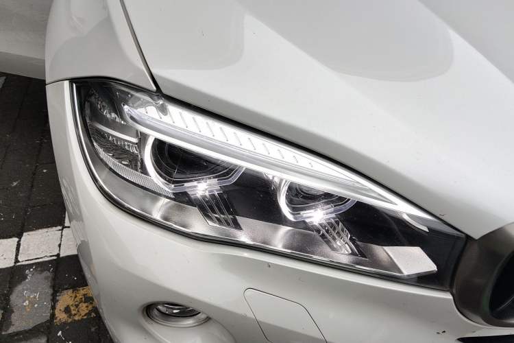 Used BMW X6 2017 xDrive28i Right Front Headlight