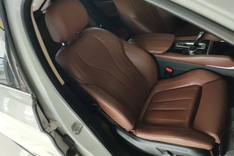 Used BMW X6 2017 xDrive28i Right Front Seat