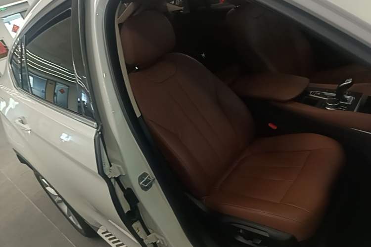 Used BMW X6 2017 xDrive35i Leading Model Right Front Seat