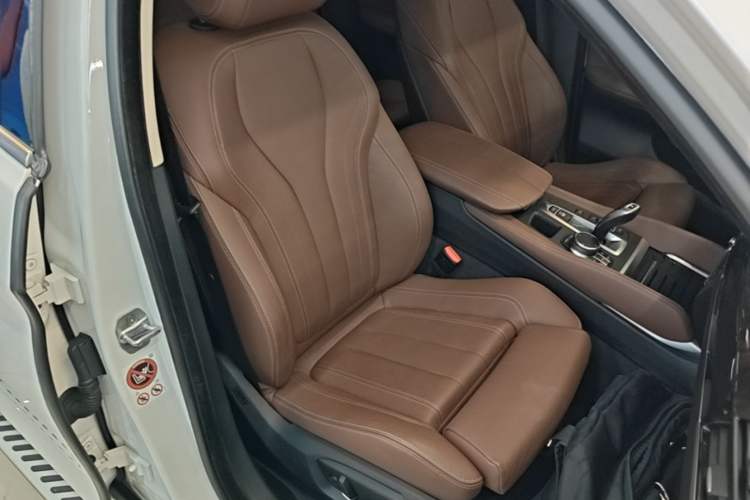 Used BMW X6 2017 xDrive28i Right Front Seat