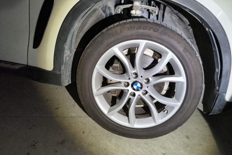 Used BMW X6 2017 xDrive28i Right Front Wheel Hub