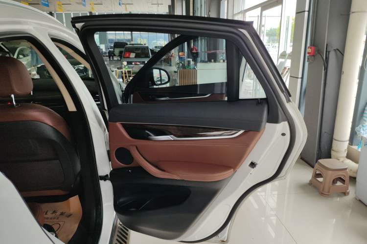 Used BMW X6 2017 xDrive28i Right Rear Door Interior