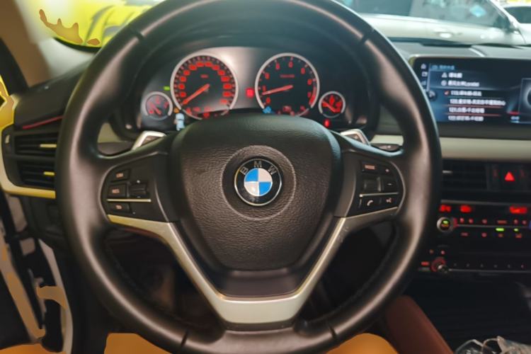 Used BMW X6 2017 xDrive35i Leading Model Steering Wheel
