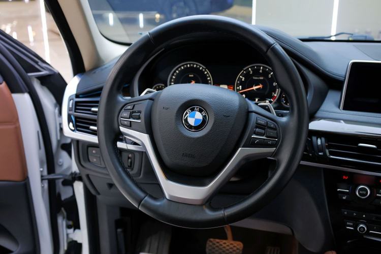 Used BMW X6 2017 xDrive35i Luxury Edition Steering Wheel
