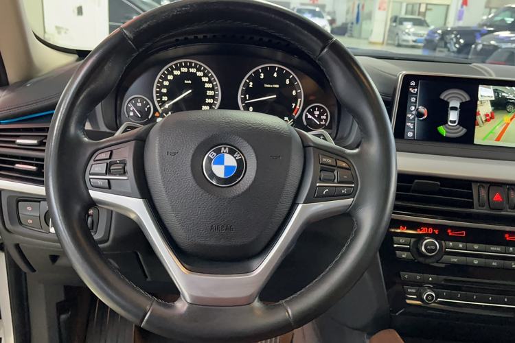 Used BMW X6 2017 xDrive35i Leading Model Steering Wheel