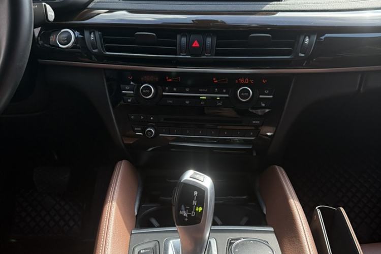 Used BMW X6 2017 xDrive28i Interior 4