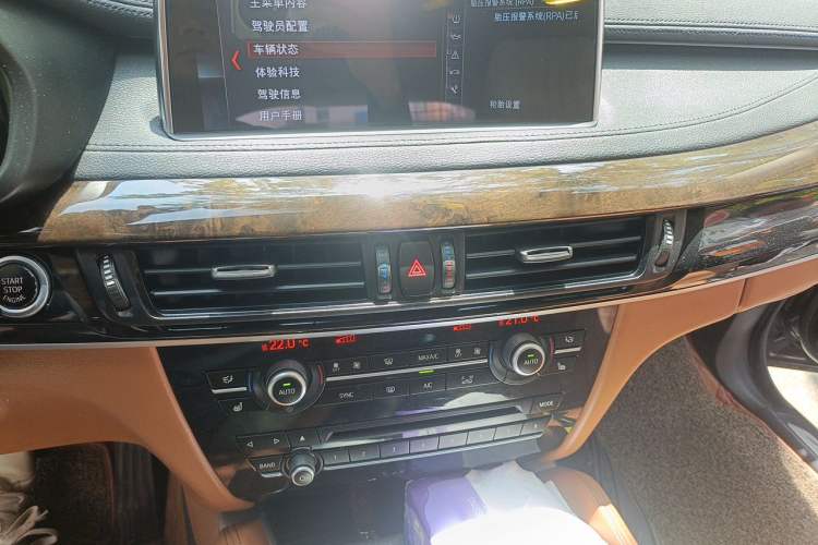 Used BMW X6 2018 xDrive28i Audio And AC Panel
