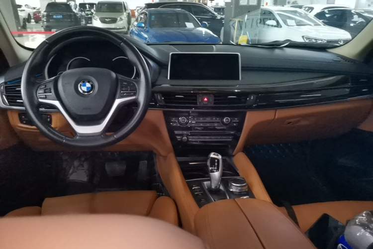 Used BMW X6 2018 xDrive28i Center Console
