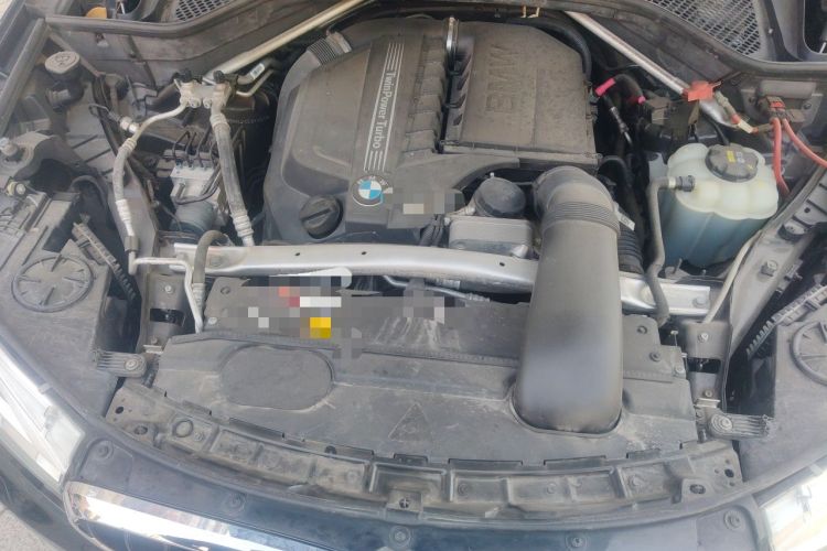 Used BMW X6  Engine Bay