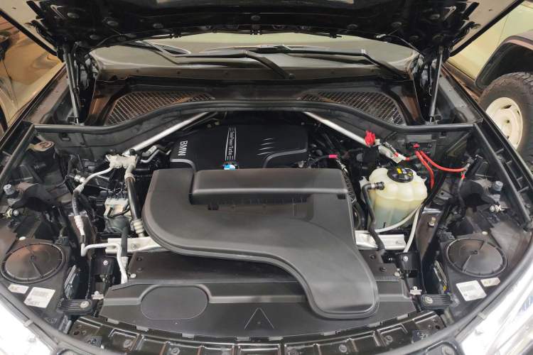 Used BMW X6 2018 xDrive28i Engine Bay