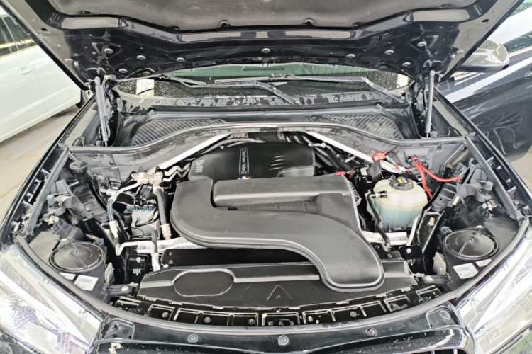 Used BMW X6 2018 xDrive28i Engine Bay
