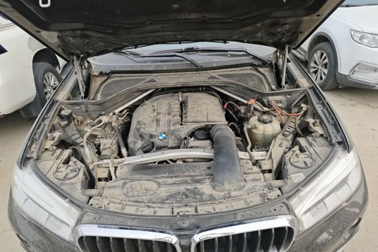 Used BMW X6  Engine Bay