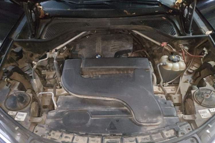 Used BMW X6 2018 xDrive28i Engine Bay