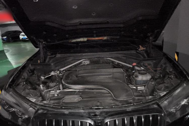 Used BMW X6 2018 xDrive28i Engine Bay