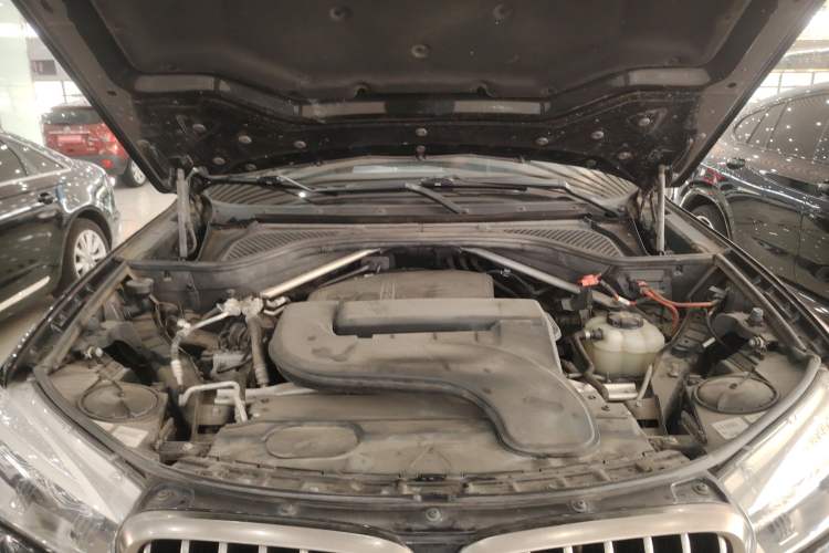 Used BMW X6 2018 xDrive28i Engine Bay