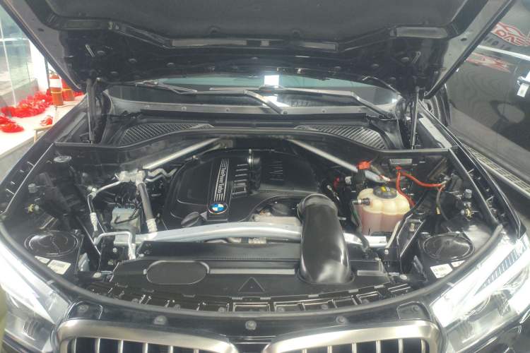 Used BMW X6 2018 xDrive35i Leading Model Engine Bay
