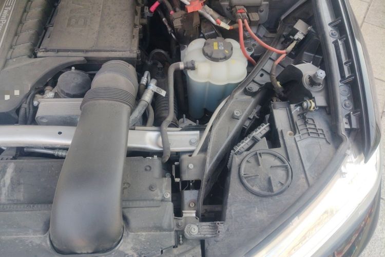 Used BMW X6  Engine Bay Left