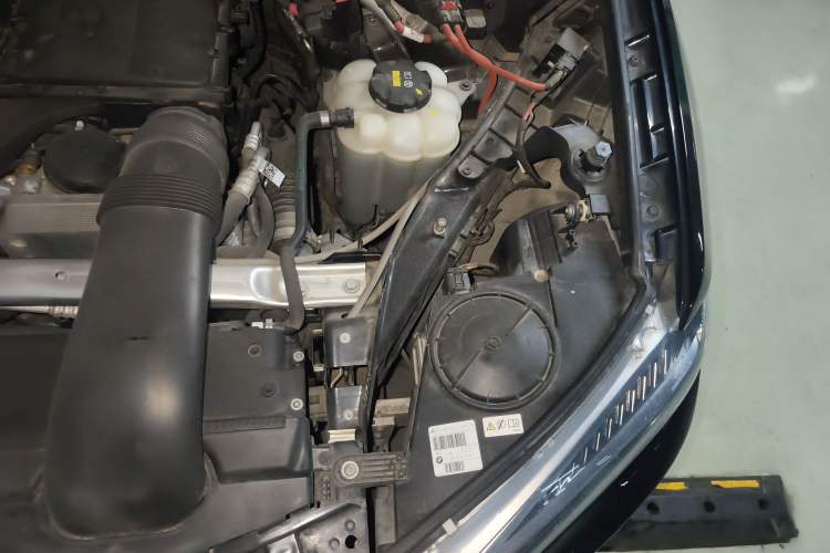 Used BMW X6 2018 xDrive35i Leading Model Engine Bay Left