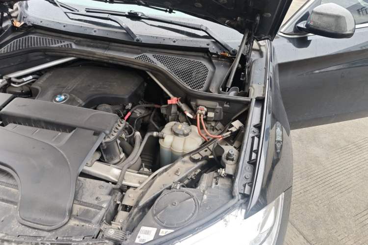 Used BMW X6 2018 xDrive28i Engine Bay Left