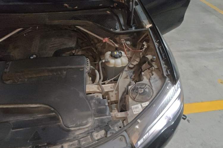 Used BMW X6 2018 xDrive28i Engine Bay Left