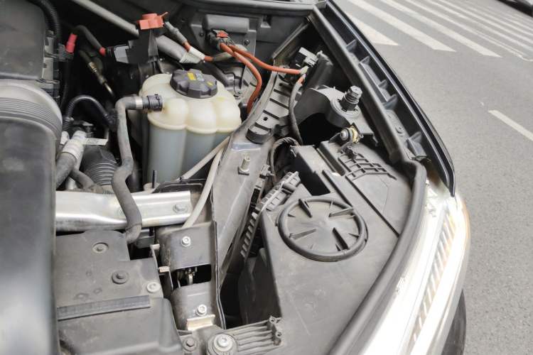Used BMW X6 2018 xDrive35i M Sport Luxury Edition Engine Bay Left