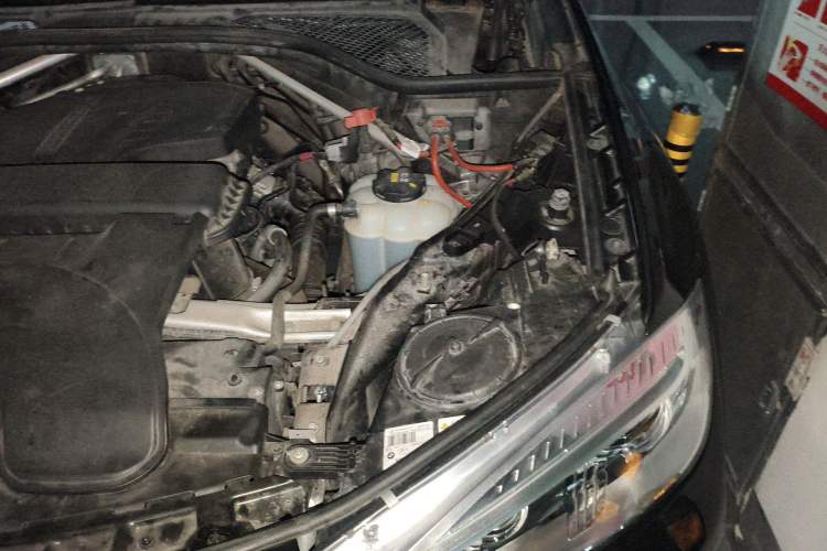 Used BMW X6 2018 xDrive28i Engine Bay Left