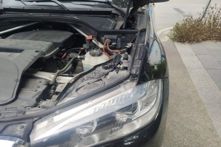 Used BMW X6  Engine Bay Left