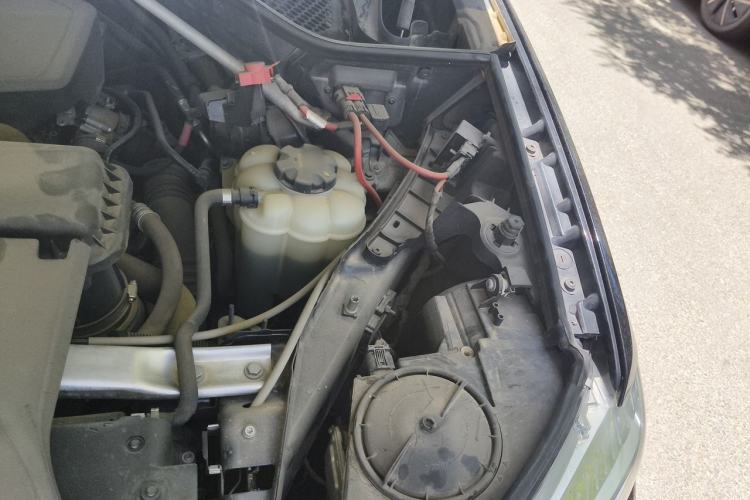 Used BMW X6 2018 xDrive28i Engine Bay Left
