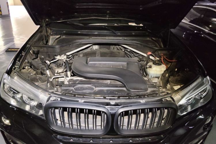 Used BMW X6 2018 xDrive28i Engine Bay