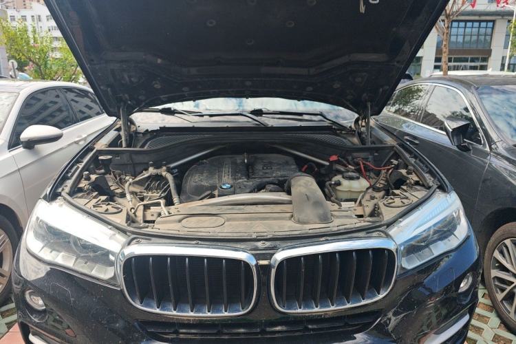 Used BMW X6  Engine Bay