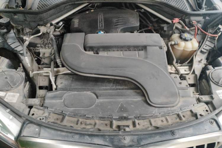 Used BMW X6 2018 xDrive28i Engine Bay