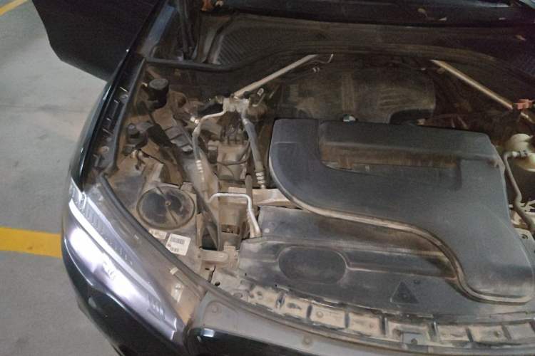 Used BMW X6 2018 xDrive28i Engine Bay Right