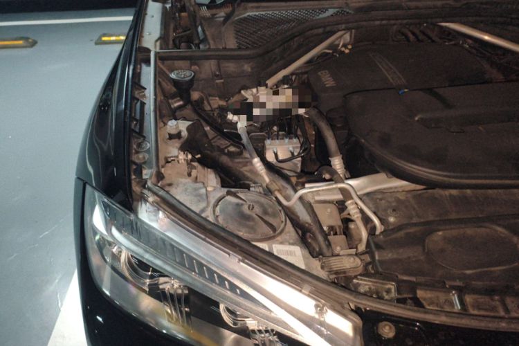 Used BMW X6 2018 xDrive28i Engine Bay Right
