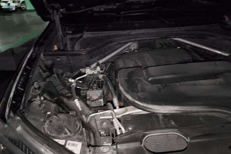 Used BMW X6 2018 xDrive28i Engine Bay Right