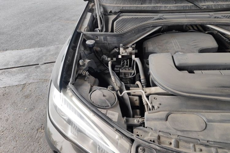 Used BMW X6 2018 xDrive28i Engine Bay Right