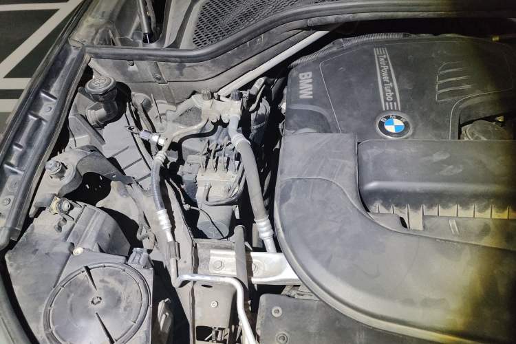 Used BMW X6 2018 xDrive28i Engine Bay Right