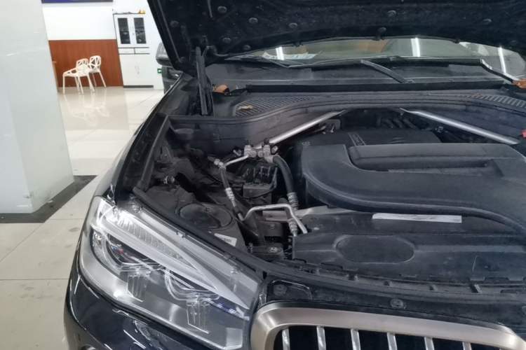 Used BMW X6 2018 xDrive28i Engine Bay Right