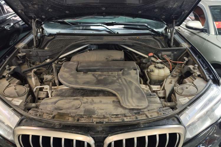 Used BMW X6 2018 xDrive28i Engine Bay