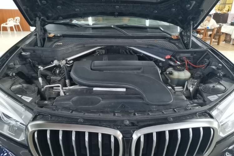 Used BMW X6 2018 xDrive28i Engine Bay
