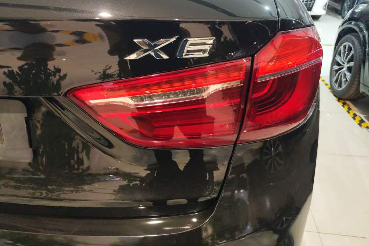 Used BMW X6 2018 xDrive28i Exterior 6