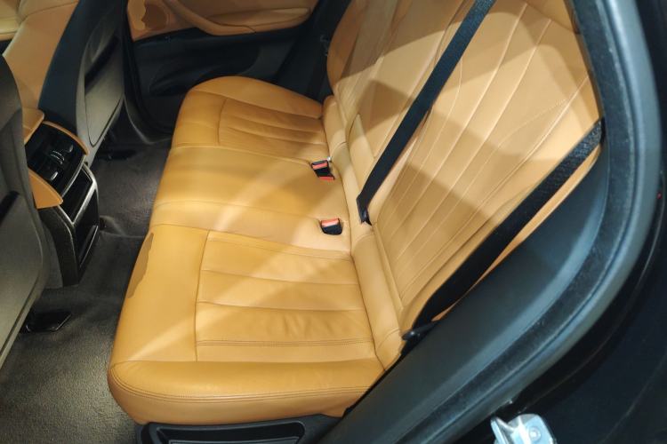 Used BMW X6 2018 xDrive28i Interior 4