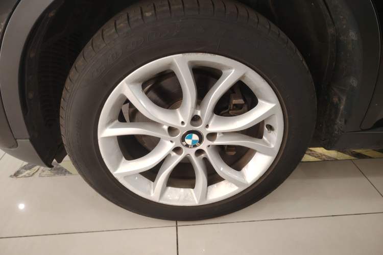 Used BMW X6 2018 xDrive28i Left Front Wheel Hub